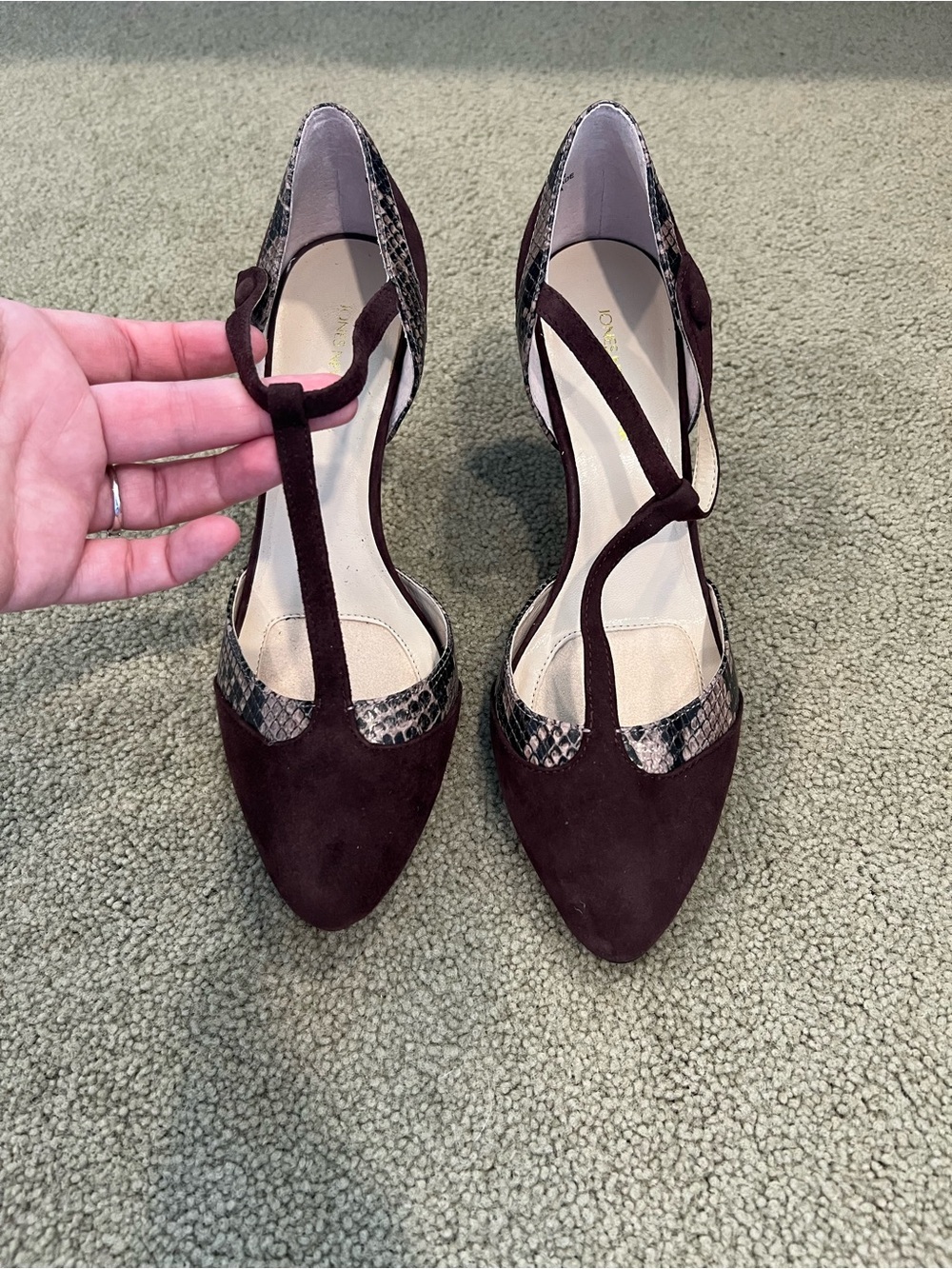 Jones New York Burgundy Suede T-Strap Pumps Snakeskin Trim Heels Size 7.5